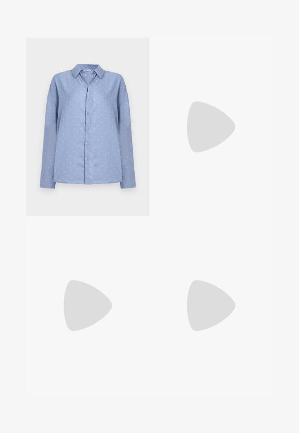 Chemise bleu clair à manches longues avec boutons, à pois blancs et col pointu, présentée sur un fond clair uni.; Jean bleu clair taille haute à jambes droites avec bouton et fermeture éclair à l'avant, passants pour ceinture et design cinq poches sur fond uni.; Escarpin slingback en daim brun foncé avec bout pointu et talon kitten sur un fond clair uni.; Sac à main bordeaux en matériau brillant, de forme rectangulaire, avec deux anses et des accents légèrement courbés à l'avant.
