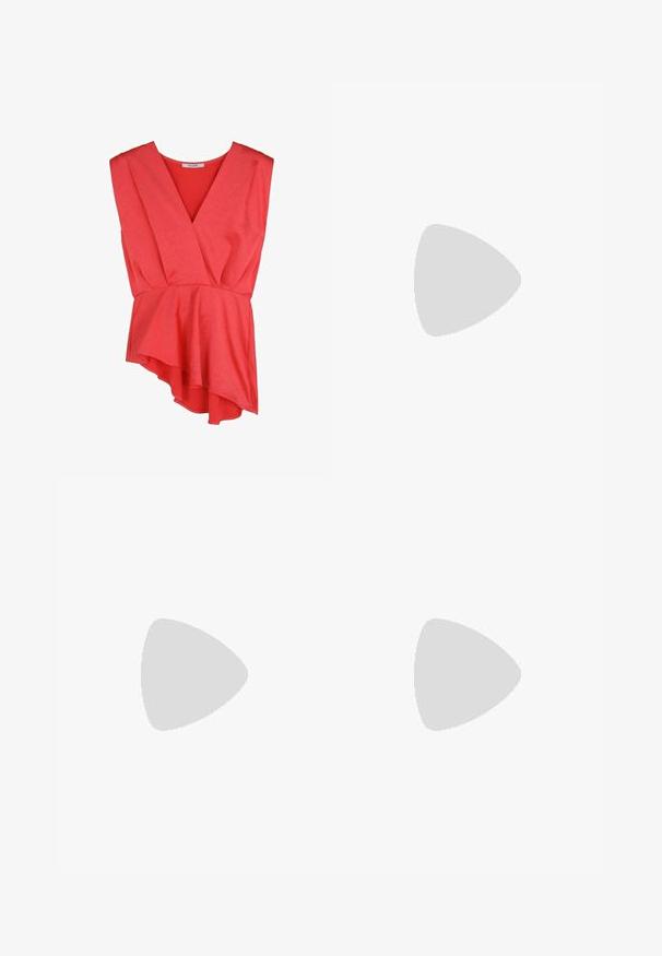 Haut rouge sans manches en kimono avec un décolleté en V profond et un ourlet à volants peplum. Fabriqué en tissu doux avec une texture subtile.; Une jupe blanche longue jusqu'au sol, réalisée dans un tissu léger. Elle présente une ceinture lisse et une coupe légèrement évasée et fluide.; Sandale à talon haut marron avec bride à la cheville, bout ouvert, design croisé en tissu tissé et cuir, et talon bloc de hauteur moyenne.; Sac à main rond en paille tissée avec une anse en corde et "ALEMAIS" brodé sur le côté en fil marron.