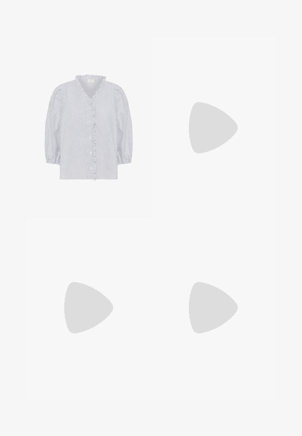 Kaffe OSITA - Blouse - white black oxford stripe; Un pantalon en denim bleu clair avec une coupe droite, taille haute et fermeture à bouton devant. Il comporte cinq poches et des détails de couture minimaux.; Femme portant des mocassins noirs à talons épais, des collants noirs transparents et une jupe noire fendue à l'arrière sur fond blanc.; Sac à main en cuir noir avec une forme arrondie, orné de clous en argent, doté d'une fermeture éclair et d'une seule sangle ajustable.