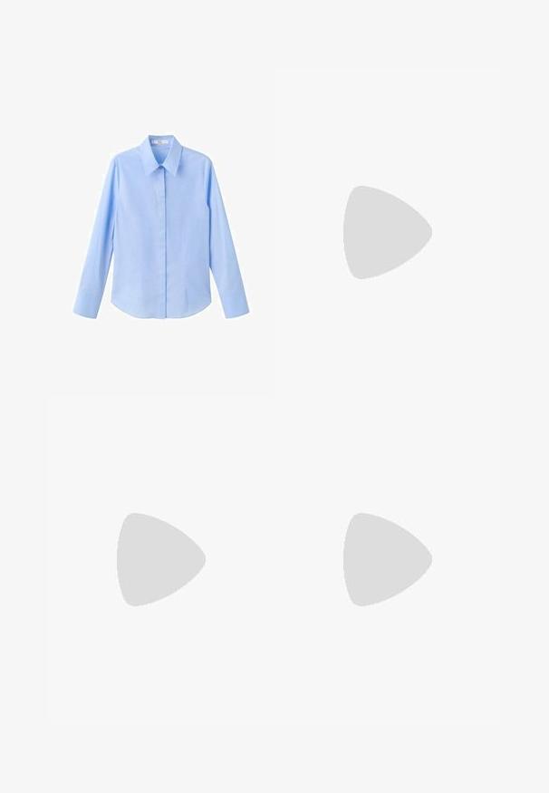 Chemise bleu clair à boutons, manches longues, col classique, texture lisse, coupe ajustée et coutures latérales pour un look structuré.; Short en denim bleu foncé avec passants de ceinture, poches avant et coutures jaunes, présenté sur fond blanc.; Talons aiguilles noires en cuir avec un bout pointu, une fine bride réglable, et un talon aiguille d'environ 5 cm, texture lisse.; Petit sac à main noir brillant avec deux longues anses et des détails à cordon sur les côtés sur un fond clair uni.