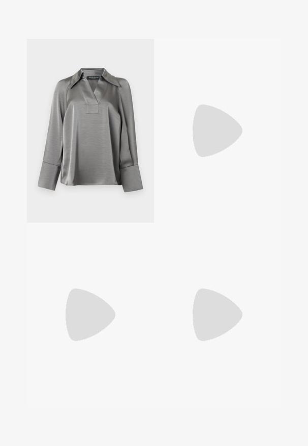 Blouse en satin argenté avec un col pointu, un décolleté en V et des manches longues avec de larges poignets. Texture lisse avec un léger éclat.; Jean évasé bleu clair en denim, avec une taille haute, des poches avant et un léger dégradé vers l'ourlet. Présente des coutures claires.; Botte de cheville en cuir marron foncé avec un léger talon et un emblème en métal rond près du haut sur un fond uni.; Sac à main rectangulaire en cuir marron foncé avec une bandoulière chaîne dorée et une petite fermeture carrée dorée au centre avant.