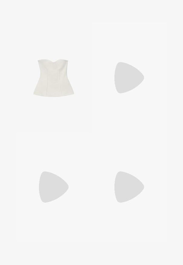 Corset blanc sans bretelles avec décolleté en cœur et silhouette ajustée évasée.; Jupe blanche taille haute avec une moitié supérieure ajustée et une moitié inférieure droite semi-transparente sur un fond uni.; Mule pour femme en cuir beige avec bout pointu, dessus froncé, lien de serrage et petit talon kitten, sur fond blanc.; Petit sac à main blanc orné de roses en tissu recouvrant le corps et d'une fine anse unique, sur un fond uni.