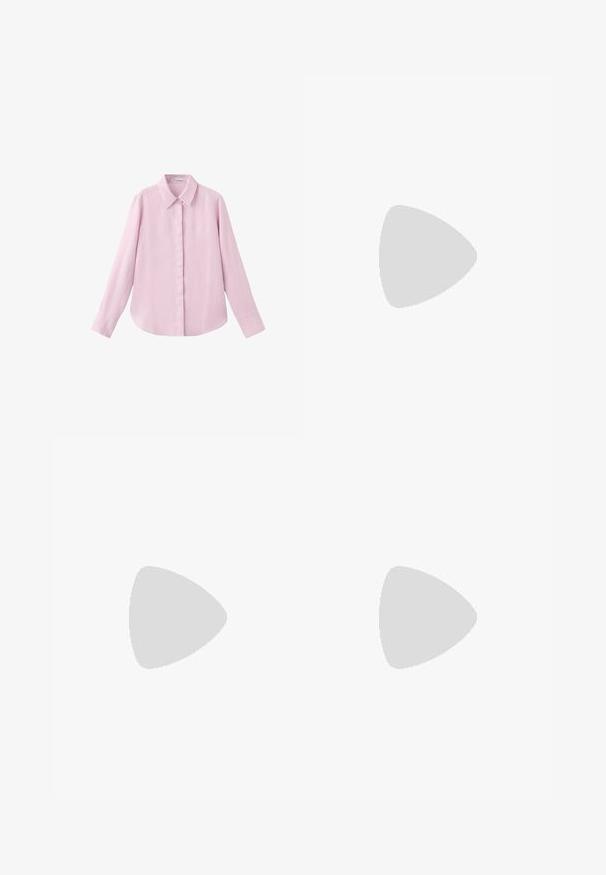 Chemise à manches longues boutonnée, de couleur rose clair, avec un col classique et des boutons avant cachés, présentée à plat sur un fond blanc.; Pantalon noir taille haute avec jambes évasées larges, passants de ceinture et pli avant, sur fond blanc.; Mule en cuir noir à bout pointu, avec un petit talon fin et un design sans contrefort pour enfiler facilement.; Sac à épaule rectangulaire noir avec de longues bretelles fines et une texture lisse et brillante sur un fond uni.