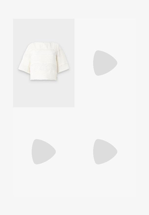 Wit cropped top met korte mouwen, voorzien van getextureerde strepen en bloemenogenpatronen. Zacht stof en ronde halslijn.; Beige wijde broek met gestructureerde stof en elastische tailleband, plat liggend op een neutrale achtergrond.; NEOUS AURIGA - Muiltjes met hak - cream; Beige zachte leren clutch met gestructureerd frame en geplooid voorkantdetail, voorzien van een dunne polsriem en een gouden rits.