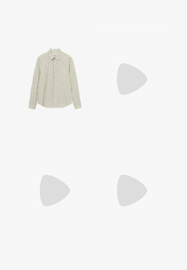 Chemise claire à boutons avec des rayures verticales foncées, une poche poitrine unique et des manches longues. Fabriquée en tissu lisse avec un col.; Pantalon marron à jambe droite avec une taille élastique et un bouton, passants pour ceinture et poches avant sur fond blanc.; Mocassins en cuir noir avec une finition lisse, un bout rond, un petit talon et descoutures décoratives à l'avant. Semelle en caoutchouc pour l'adhérence.; Lunettes de soleil Ray-Ban avec des verres verts, monture en plastique noir et accents dorés sur les bords. Forme carrée avec une finition mate.
