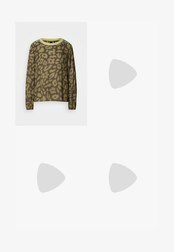 Haut marron à manches longues avec un motif floral abstrait vert, col rond avec des rayures jaunes et poignets élastiques.; Jean évasé bleu clair en denim, doté de cinq poches, de coutures visibles, et d'une fermeture à bouton et à zip à la taille.; Bottine en suede beige avec un talon bloqué, présentant un gousset élastique noir et une languette à l'arrière. Texture lisse et design à bout rond.; Sac à main tissé beige avec fine bandoulière et petit logo doré "BOSS" à l'avant, présenté sur fond blanc uni.