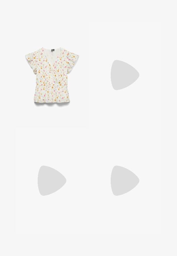 Blouse blanche à manches courtes avec col en V et manches à volants, ornée d'un petit motif floral rose, jaune et bleu.; Pantalon à jambes larges en tissu texturé rose poussiéreux avec une taille élastique et des plis à l'avant, présenté sur un fond uni.; Ballerines en cuir verni noir avec un bout rond, un design à lacets et une semelle plate. Texture lisse avec peu de détails.; Sac à main tissé bordeaux avec une silhouette arrondie, une seule poignée et une finition texturée. Fermeture zippée en haut.
