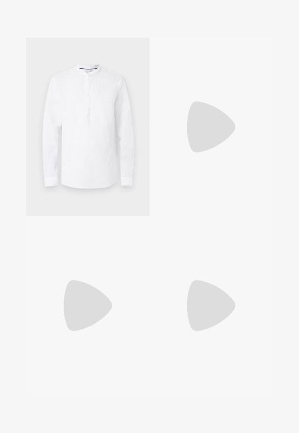 Chemise blanche à manches longues avec col mandarin et patte de boutonnage trois boutons, présentée à plat sur un fond gris clair.; Shorts en lin beige avec taille élastique, cordon de serrage et poches latérales. Coupe décontractée avec jambe droite et ourlet retourné.; Sandales en cuir marron avec un design à lanières, ornées d'un détail de boucle, portées avec un pantalon vert sur une surface texturée.; Lunettes de soleil Ray-Ban avec des verres verts, monture en plastique noir et accents dorés sur les bords. Forme carrée avec une finition mate.
