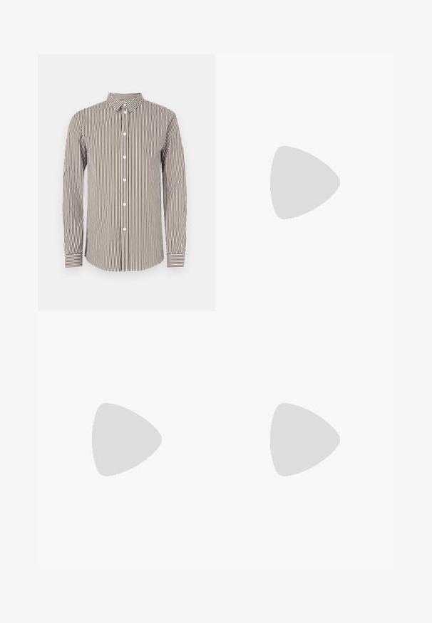 Chemise à manches longues à rayures marron et crème avec un col à boutons, dotée de boutons blancs et de poignets à motifs. Texture de tissu lisse.; Pantalon noir taille haute, ajusté, avec passants de ceinture, plis à l'avant, poches latérales et fermeture boutonnée avec zip.; Mocassin en cuir verni noir avec un accent cousu, bout rond, petit talon et surface lisse, présenté sur un fond neutre.; Ceinture en cuir noir avec une boucle en métal argenté, présentant une finition lisse et un design classique. La ceinture est soigneusement pliée.