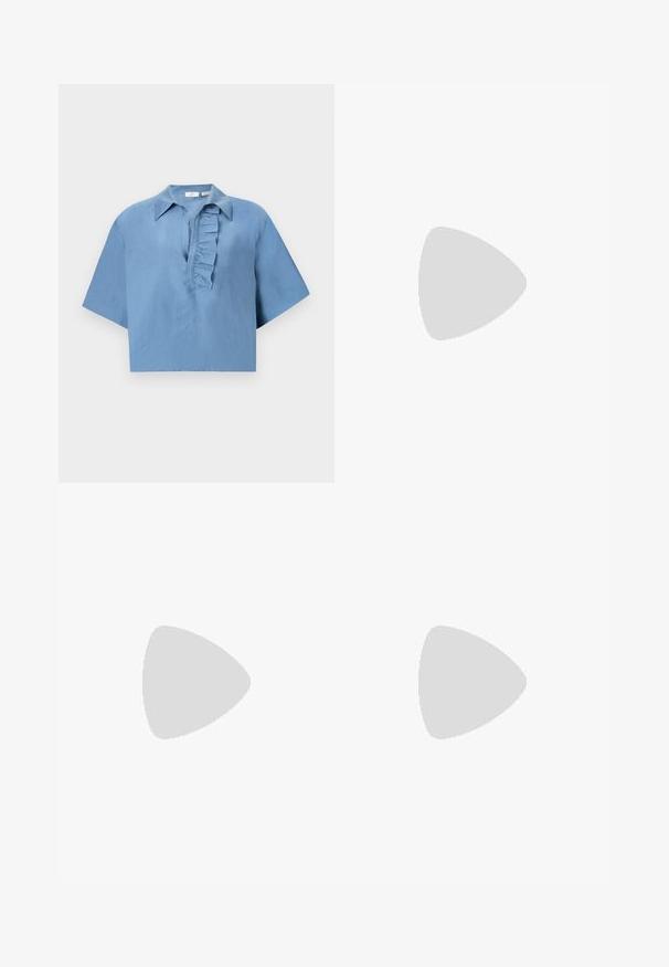 Chemise à manches courtes, bleue, en tissu lisse, avec un col boutonné et un plastron froncé à l'avant. Design court.; Shorts taille haute jaune clair avec plis devant et taille à cordon featuring des œillets métalliques et des embouts métalliques aux extrémités.; Chaussure plate noire avec un bout pointu, fabriquée en tissu texturé, avec un accent à nœud et un petit talon rond. Sangle élastique au niveau de la cheville.; Petit sac à main marron foncé texturé avec une courte bandoulière et un fond arrondi sur un fond clair uni.