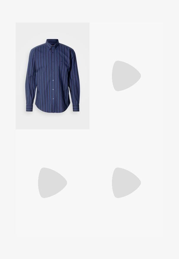 Chemise à manches longues bleu marine avec rayures verticales, col boutonné et logo subtil. Présente un ourlet arrondi et des accents de boutons.; Pantalon bleu marine en mélange de coton. Présente une coupe droite, une fermeture à bouton sur le devant et de légères plis. Texture douce.; Mocassin en cuir noir avec semelle en caoutchouc épaisse, dessus cousu et nom de marque embossé sur le talon, présenté de profil sur fond blanc.; Ceinture en cuir marron avec une finition lisse, équipée d'une boucle rectangulaire en métal argenté et d'un détail de couture contrastante.