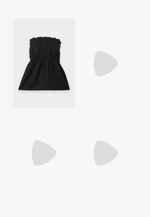 Μαύρο strapless φόρεμα με ελαστική καπνοσατέν και  gathered υφή, που ρέει σε απαλή γραμμή. Φτιαγμένο από ελαφρύ, μαλακό ύφασμα.; Καφέ δαντελωτό παντελόνι με αδιαφανή επάνω μέρος μηρού και διαφανή δαντελένια πόδια, ίσια γραμμή και ελαστική μέση.; Μαύρη σανδάλι με λουράκια και τετράγωνη μύτη, καθώς και χαμηλό μπλοκ τακούνι. Διαθέτει πολλαπλά λεπτά λουράκια και ρυθμιζόμενο λουράκι στον αστράγαλο. Κατασκευασμένο από λείο δέρμα.; Μικρή μαύρη γυαλιστερή τσάντα με δύο μακριές λαβές και λεπτομέρειες με ρυθμιζόμενο κορδόνι στο πλάι σε απλό ανοιχτό φόντο.