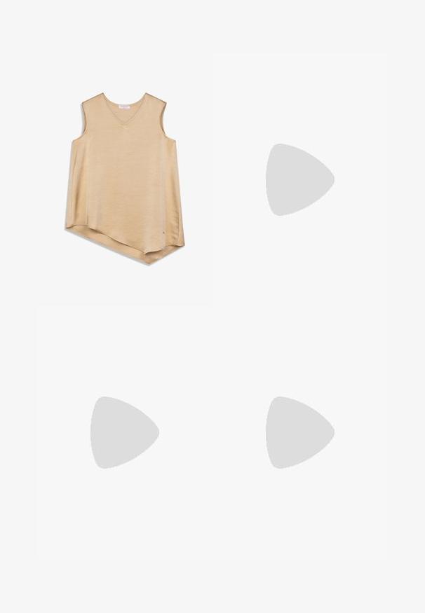 Haut beige sans manches avec un col en V ; texture douce et lisse ; ourlet asymétrique ; marque minimaliste sur le côté inférieur.; Jupe longue jaune clair en tissu respirant, dotée d'une taille élastique avec cordon de serrage pour un ajustement personnalisable. Texture lisse, sans motifs.; Jambes portant des leggings côtelés foncés associés à des ballerines noires avec de petits détails en nœud sur fond blanc.; Sac bandoulière jaune en cuir synthétique avec un design incurvé matelassé et une fermeture éclair, présentant une texture lisse et une sangle d'épaule ton sur ton.