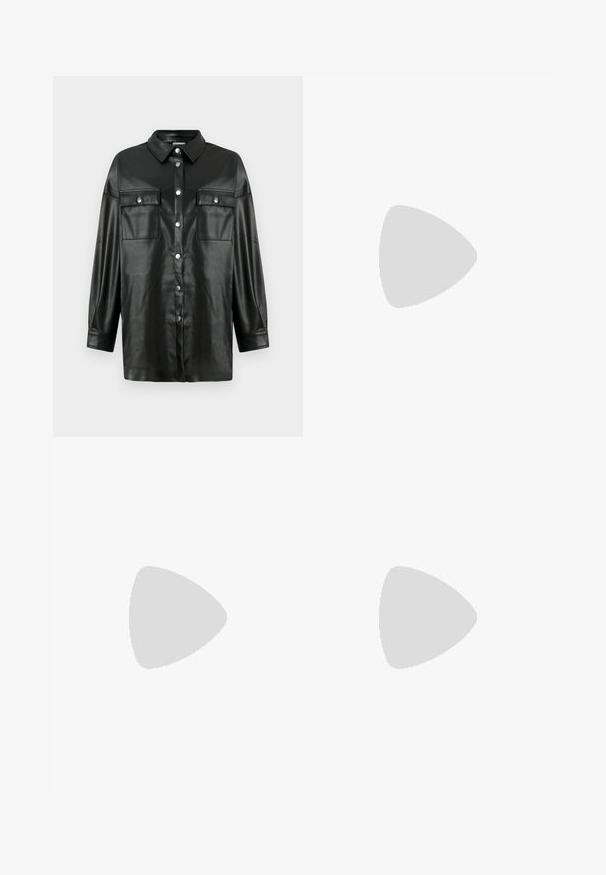 Sort faux læder skjorte med lange ærmer, knaplukning foran, to brystlommer og klassisk krave. Glat tekstur og afslappet fit design.; Denim jogger bukser med blå front, grå sidepaneler, elastisk talje med snøre og klassisk fem-lomme design.; Sort læder højhælet sko med spids tå, åbne sider og en tynd ankelrem med en lille guld detalje.; Sort faux læder crossbody taske med lynlåslommer, et dekorativt sølv emblem og en justerbar rem. Glossy tekstur og kompakt form.