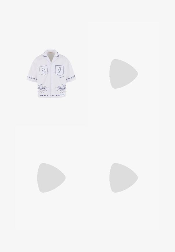Chemise blanche à manches courtes avec des motifs graphiques bleus, y compris des poches, un motif de branche d'olivier et des détails de col contrastants.; Jean large bleu foncé avec un grand graphisme de chien cartoon blanc sur la poche arrière. Texture en denim, design traditionnel à cinq poches.; Bottine en cuir marron avec une finition lisse, des panneaux élastiques sur les côtés, un bout rond, des coutures décoratives et un petit talon carré.; Sac fourre-tout en denim bleu clair avec deux poignées et un contour rouge représentant un dessin animé d'animal courant sur le devant.