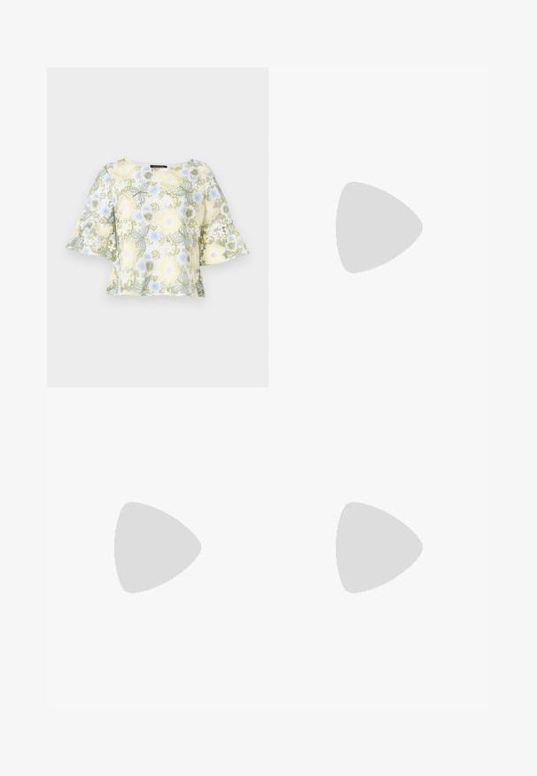 Bruuns Bazaar YVONNE CARLIS  - Μπλούζα - multi coloured; Ανοιχτό γκρι παντελόνι με φαρδιά γραμμή, φτιαγμένο από ομαλό ύφασμα, με κλείσιμο μπροστά με κουμπί και πτυχές για πρόσθετη λεπτομέρεια.; Λευκό σανδάλι με λουράκια και τακούνι kitten, με μυτερή μύτη, αιωρούμενο πάνω από ξύλινο πλακάκι σε εξωτερικό χώρο με θολό φόντο από φυτό και τοίχο.; Τσάντα μπεζ από δέρμα σε σχήμα ημισελήνου με έναν μόνο ιμάντα ώμου και ελάχιστη ραφή, σε απλό λευκό φόντο.