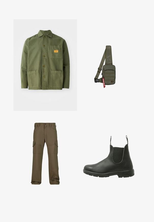 Olivgrüne Jacke aus schwerem Baumwollmaterial, mit spitzem Kragen, Knöpfen auf der Vorderseite und zwei großen aufgesetzten Taschen. Mit einem kleinen Logo-Patch versehen.; Cargo-Hosen in dunkelolivgrün mit mehreren Taschen, verstärkten Nähten, geradem Schnitt und einem glatten Stoff.; Schwarze Leder Chelsea-Boots mit elastischen seitlichen Einsätzen, runder Zehenpartie und strukturiertem Gummisohle, die für ein einfaches An- und Ausziehen konzipiert sind.; Olivgrüne Umhängetasche aus strukturiertem Stoff, mit einer Reißverschlusstasche vorne und einem roten Markenetikett. Verstellbarer Träger für Komfort.