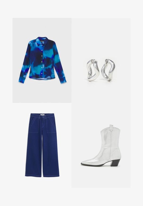 Ahluwalia KORO FITTED - Chemisier - blue; Pantalon large bleu marine avec poches plaquées à l'avant, passants de ceinture, fermeture par bouton et coutures blanches visibles sur fond blanc.; Castañer DIMBA - Bottines de cowboy / motard - plata; Boucles d'oreilles créoles argentées avec un design torsadé. Bords arrondis et finition brillante. Fermoirs ouverts pour un port facile. Texture lisse sur toute la surface.