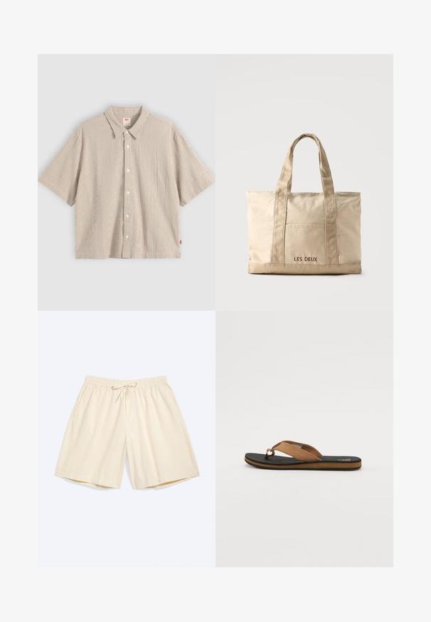 Beige overhem met korte mouwen en knopen, met een klein geruit patroon en een puntige kraag, plat gelegd op een lichte achtergrond.; Crèmekleurige knielange shorts met elastische tailleband en trekkoord, met zijzakken, plat neergelegd op een lichte achtergrond.; Bruine teenslipper met een gestructureerde zwarte rubberen zool, voorzien van een gladde suède band en een minimalistisch ontwerp. De randkleur contrasteert met de zool.; Beige canvas tas met twee handvatten en een voorvak, "LES DEUX" geborduurd op het vak.