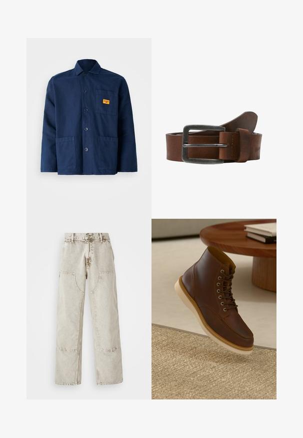 Marineblaue Baumwolljacke mit spitzem Kragen, Frontknöpfen, zwei großen Taschen und einem kleinen gelben Etikett auf der Brust.; Hellbeige weite Jeans aus Denim, ausgestattet mit großen aufgesetzten Taschen, kontrastierenden Nähten und einer leicht ausgebleichten Textur.; Braune Leder-Ankle-Boots mit beiger Sohle auf einem strukturierten beigen Teppich neben einem runden Holztisch mit gestapelten Büchern.; Brauner Leder-Gürtel mit einer gebürsteten Metallschnalle, zeichnet sich durch eine glatte Textur und ein klassisches Design aus. Der Riemen läuft zur Spitze hin schmaler zu.