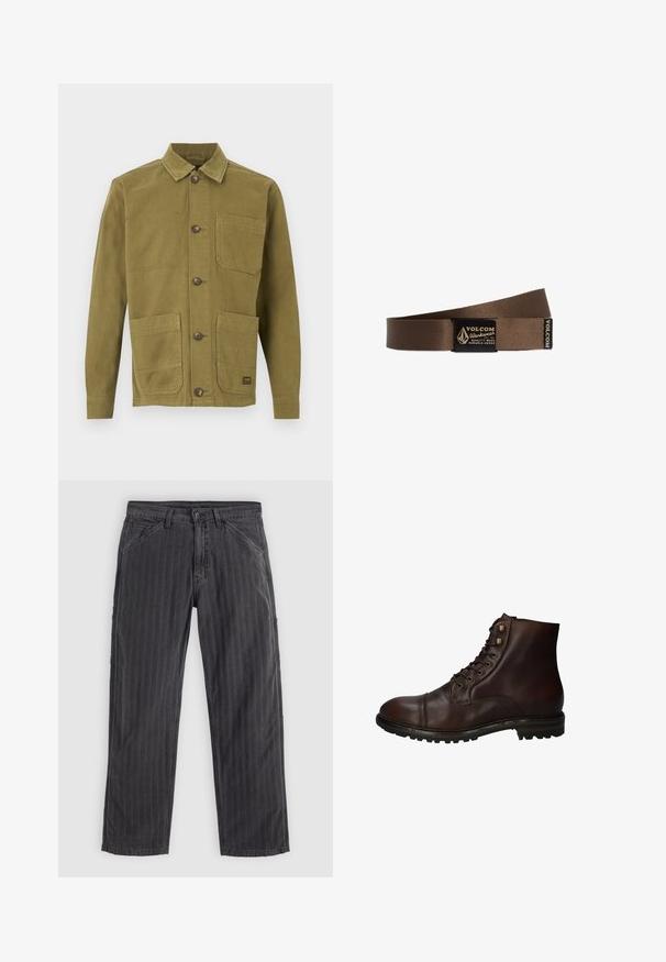 Olijfgroene katoenen jas met een kraag, voorzien van twee voorzakken en een knoopsluiting. Gestructureerde stof met zichtbare stikseldetails.; Zwart gestreepte broek van een katoenmix. Heeft een recht model, zijzakken en een knoopsluiting.; Donkergrote leren veterschoenen tot de enkels met een robuuste rubberen zool en metalen veters, gezien vanuit de buitenzijde.; Bruine stoffen riem met zwarte rechthoekige gesp met het Volcom Workwear-logo en tekst in beige.