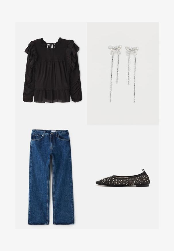 Zwarte blouse met ruches, gesmokte textuur bij de bovenkant, lange mouwen en een gelaagde zoom met doorzichtige stofdetails.; Wijde pijpen jeans in donkerblauwe denim met een gestructureerde afwerking, voorzien van vijf zakken, metalen klinknagels en een knoopsluiting.; Zwarte platte schoen met een puntige neus, versierd met verschillende metalen strasssteentjes, zachte bovenkant van stof en een lage zwarte zool.; Lange zilveren oorbellen met een cluster strasstenen aan de bovenzijde en daaronder hangende slierten van kleinere strasstenen.