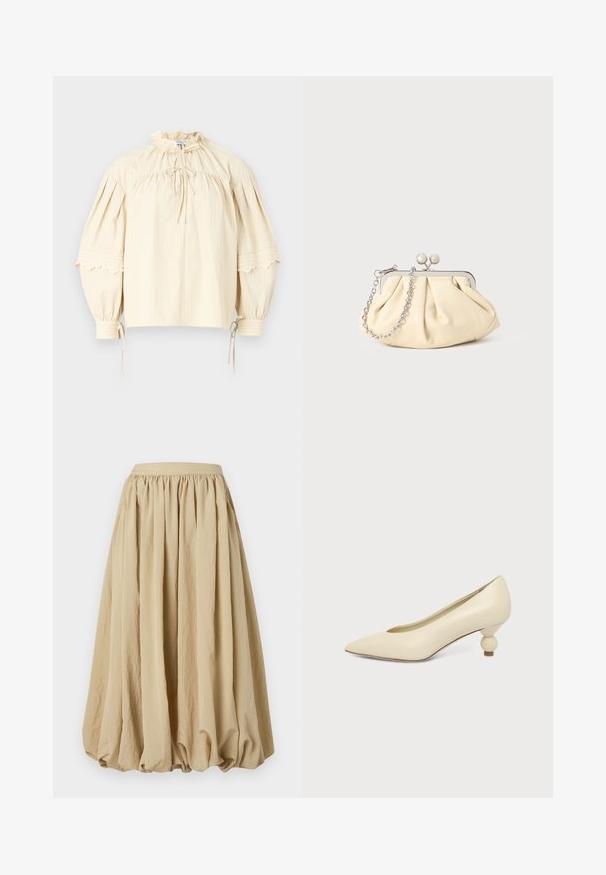 Hofmann Copenhagen SHARON - Blouse - oyster; Beige midi-rok met een geplooid taillegedeelte, vloeiende stof en volumineuze vorm, met een gestructureerd oppervlak en subtiele kreukdetails.; Dames schoen in roomkleur met een puntige neus en een lage, ronde balvormige hak op een effen achtergrond.; Geplooide beige leren clutch met een zilveren metalen frame, voorzien van twee ronde decoratieve sluitingen en een zilveren kettingriem.