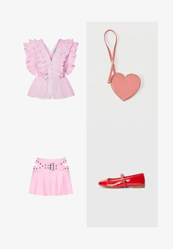 Lyserød bluse med flæsekantede ærmer og V-udskæring. Den har knaplukning foran og en tætsiddende bodice, der udvides til en peplum-stil.; Pink plisseret mini nederdel med bred dobbeltlagret linning, sølvspænde og flere nitter til fastgørelse og dekoration.; Røde lakerede fladskodder med firkantet tå, et lille spænde hen over vristen og en flad gummisål.; Lyserød hjerteformet lædermøntpose med håndledsrem og guldlås, mærket med lille gyldent "Furla"-tekst.