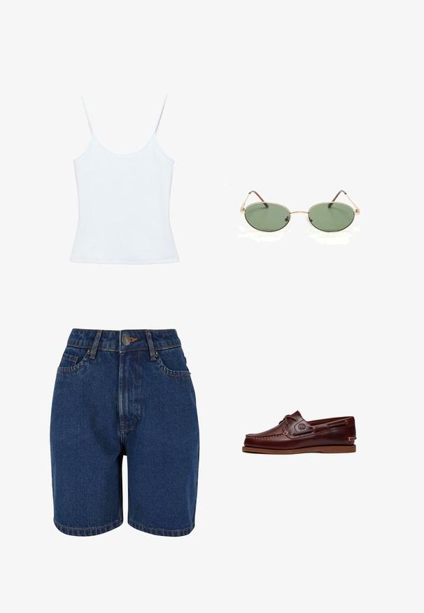 Camisole blanche pour femme avec fines bretelles spaghetti et un design ajusté et sobre.; Shorts en denim de couleur bleu foncé, taille haute, à cinq poches, avec des coutures orange contrastantes. Le tissu semble texturé.; Chaussure bateau en cuir marron avec lacets, détails de couture et logo Timberland sur le côté, présentée sur un fond blanc.; Lunettes de soleil ovales à monture en métal doré avec des verres teintés verts et des branches fines reposant sur une surface blanche.