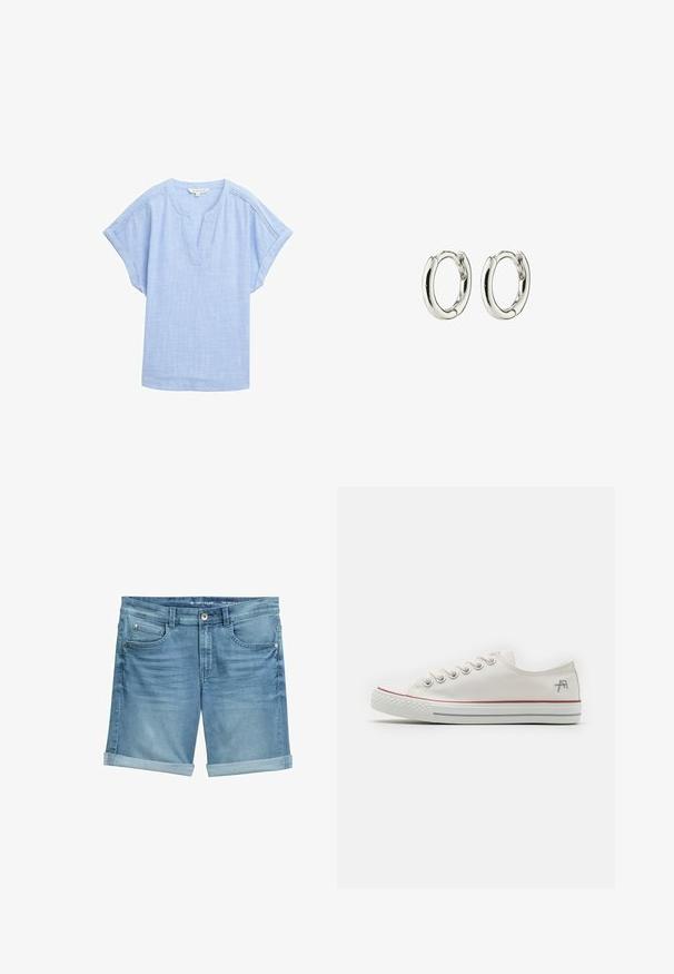 Lichtblauw shirt met korte mouwen in een ademende stof, met een v-hals en een subtiele textuurpatroon overal.; Leren denim shorts in lichtblauw met een vervaagde afwerking, met opgerolde pijpen, een vijf-pocket ontwerp en een metalen knoopsluiting bij de taille.; Canvas sneakers in off-white, met een lage hak, ronde neus, rode accentstripe en zilveren vetertjes. Rubberen buitenzool.; Zilveren creolen met een gladde, glanzende afwerking. Geronde vorm met een veilige sluiting. Minimalistisch ontwerp met een subtiele draai-detail.
