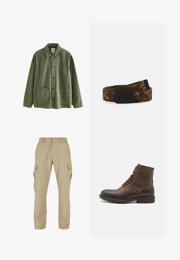 Olivgrüne Jacke mit Knopfleiste, Kragen, langen Ärmeln, einer Brusttasche und zwei aufgesetzten Taschen vorne unten.; Beige Cargo-Hosen aus Baumwolltwill mit mehreren Seitentaschen, geradem Bein Design und einem Reißverschluss mit Gürtelschlaufen.; Jack & Jones JFWDELANEY BOOT - Schnürstiefelette - cognac; Tarnstoffgürtel in Brauntönen und Grüntönen, mit einer schwarzen Schnalle mit dem Logo "URBAN CLASSICS" und einer strukturierten Oberfläche.