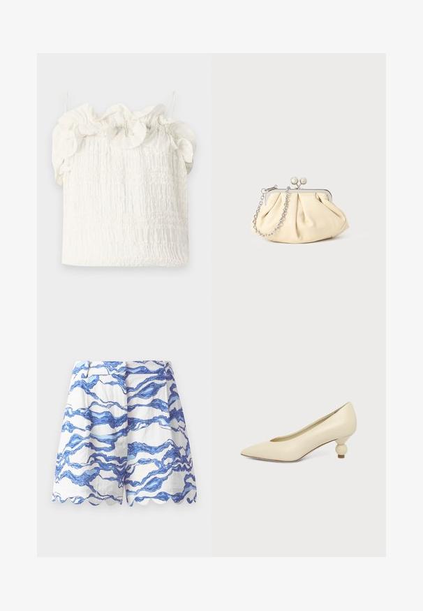 Hofmann Copenhagen EXCLUSIVE GENEVIVE - Topp - off white; Valged lühikesed püksid sinise laine mustriga, laineline alläär, kerge kangas, volditud esiosa ja mugav lõike. Sobivad igapäevaseks kandmiseks.; Kreemika värvi naiste terava ninaga madala kontsaga king, mille konts on ümmargune ja pallikujuline, ühevärvilisel taustal.; Kortsus beežist nahast kotike, millel on hõbedane metallraam, kaunistatud kahe ümmarguse dekoratiivse lukuga ja hõbedase ketispideme.