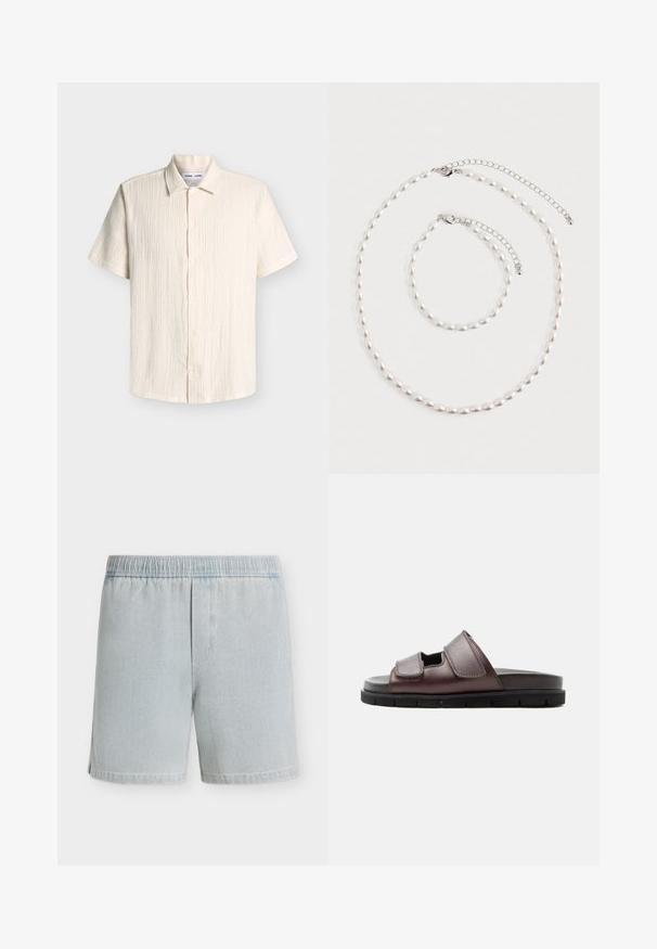 Chemise homme à manches courtes avec boutons en tissu écru texturé avec un col souple, présentée sur un fond gris clair.; Short en denim bleu clair avec taille élastique et texture subtile, présenté à plat sur un fond blanc uni.; Sandale en cuir marron avec deux brides Velcro ajustables et une semelle noire coussinée sur fond blanc.; Collier de perles et bracelet assorti avec fermoirs en chaîne argentée disposés sur un fond blanc.