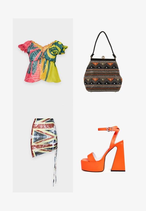 Paolina Russo BABBY DOLL - Top - neon sunset; Sinead Gorey LARGE UNION JACK PRINT RUCHED SKIRT - Mini skirts - red; Orange platform sandaler med en firkantet hæl, en bred rem over tæerne og en spænde ankelrem. Glat, blank finish.; Perlebesat håndtaske med et trekantet mønster i sort, orange og sølv med en guldlås og en enkelt skulderrem. Tekstureret overflade.