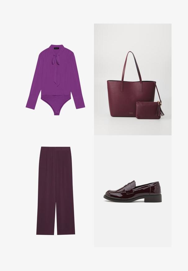 Langærmet lilla bodysuit med krave, bindesløjfe og tætsiddende bund. Glat tekstur med en let blank finish.; Videbukser i dyb lilla stof, med plisseringer, en glat tekstur og sidelommer for ekstra funktionalitet.; Bordeaux patenterede læderslippers med en lav blokhæl, der har traditionel syning og en stropdetalje over forfoden.; Bordeaux vegan læder tote taske med to robuste håndtag, har en matchende lynlåspose med frynse detalje. Glat, tekstureret overflade.