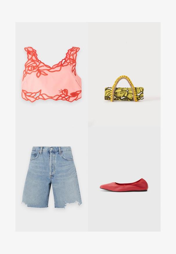 Kergelt roosa bralette, mille ääred on kaunistatud punaste lillemotiividega pitsdetailidega ja laineliste rihmadega, valmistatud pehmest kangast sujuva viimistluse saavutamiseks.; Heledad sinine denimist šortsid kõrge vöökoht, franjeäärtega, kahe esipocket'iga ja klassikalise viie-tasku disainiga.; Filippa K REY FLATS - Baleriinad - bright red; Ristkülikukujuline kott kollase ja musta lillemustriga ning punutud kollase-roosa sangaga valgel taustal.