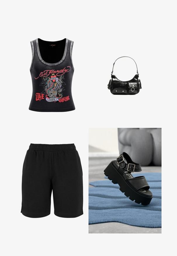 Zwarte mouwloze tanktop met een zilveren accent bij de hals. Heeft een kleurrijke grafiek van een schedel met slangen en vleugels, met de tekst "Ed Hardy New York."; Zwarte katoenen shorts met een elastische tailleband, met een gladde textuur en een eenvoudige snit. Geen zakken of versieringen zichtbaar.; Zwarte chunky platform sandaal met twee zilveren gespen op een blauw gestructureerd tapijt, op de achtergrond een wazige grijze sculptuur.; Zwarte laarzen in lakleer met een gebogen vorm, één schouderband, voorvakken en accenten in zilverkleurig metaal.