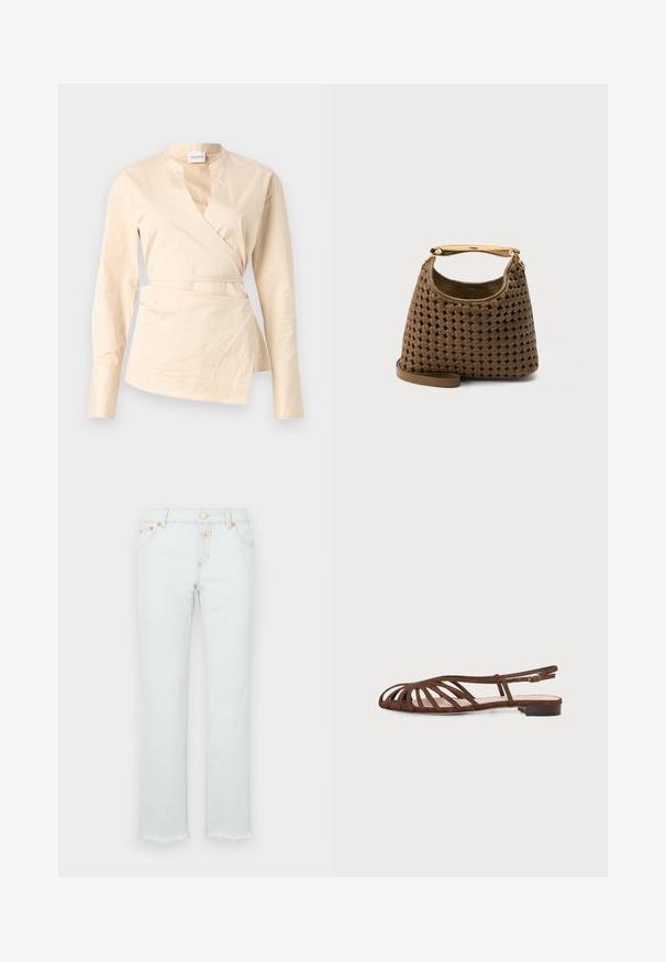 Beige Wickelbluse aus Baumwolle, mit langen Ärmeln, einem tiefen V-Ausschnitt und einer seitlichen Bindung für Form und Struktur.; Helle Denim-Jeans mit geradem Bein, einem ausgefransten Saum, kupferfarbenen Hardware-Elementen und einem Fünf-Taschen-Design.; Braune flache Sandale mit mehreren dünnen Riemen und einer kleinen Schnalle am Knöchel vor hellem Hintergrund.; Braune gewebte Lederhandtasche mit goldenem gebogenem oberen Griff und abnehmbarem Schulterriemen auf einfarbigem Hintergrund.