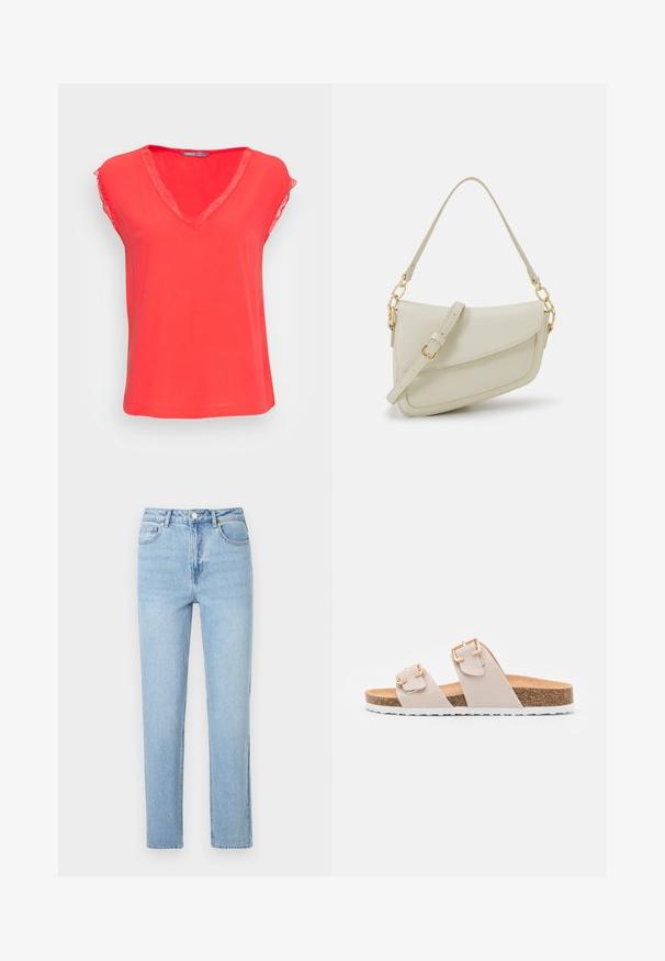 ONLY ONLJASMINA V NECK - Bluse - poppy red; Lyseblå denimjeans med høj talje, lige ben, fem lommer og knaplukning; ensfarvet og med en glat tekstur hele vejen igennem.; Beige slidesandaler med to justerbare stropper og guldfarvede spænder. Korksål med en struktureret hvid gummisål.; Lille cremehåndtaske med tekstureret overflade, en lang justerbar rem, en kædeaccent og flaplukning. Detaljer i guldhardware.