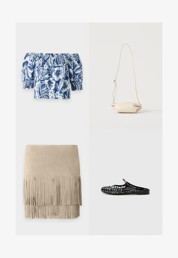Blouse à fleurs bleues et blanches à épaules dénudées, avec des manches bouffantes, un col élastiqué froncé et une coupe décontractée au design tropical.; Jupe mini en daim beige avec un ourlet à franges. Texture lisse avec des longueurs de franges uniformes sur le bord inférieur. Design classique.; Tory Burch MELLOW MARY JANE - Mules - perfect black/gold; Petit sac bandoulière en cuir beige avec sangle ajustable, présenté sur un fond clair uni.