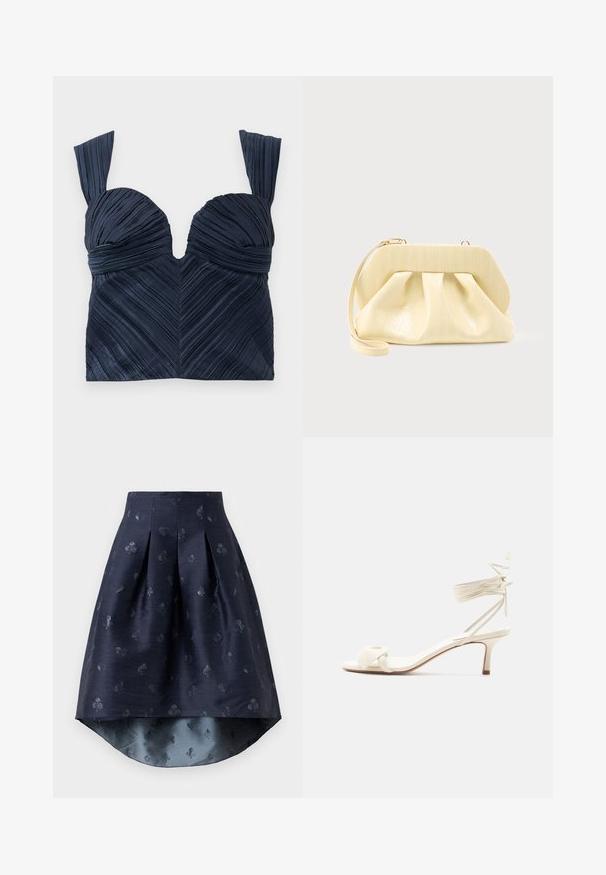 Námornícky modrý plisovaný crop top so srdcovým výstrihom a širokými ramienkami; obsahuje vertikálne textúrované prúžky vytvárajúce vzor chevron.; Námornícky modrá sukňa s asymetrickým strihom a plisovaním, so subtilným vzorom hracích kariet v mierne lesklom materiáli.; Krémovo sfarbená nízka sandála s viazaním okolo členku a širokým prekrúteným remienkom cez prsty na jednoduchom bielom pozadí.; Krémovo sfarbené kožené psaníčko s pevnou hornou konštrukciou a zápästným remienkom, prezentované na jednoduchom svetlom pozadí.