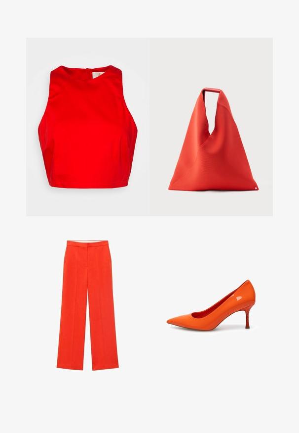Sara Battaglia CROP - Top - aperol; Røde vidde bukser med skræddersyet design, der har en flad front, to sidelommer og en glat tekstur. Ideelle til formelt eller afslappet brug.; Woden WODEN - Pumps - tiger; Rød trekantet stofindkøbstaske med top håndtag og synlige sømdetaljer, stående oprejst mod en lysegrå baggrund.