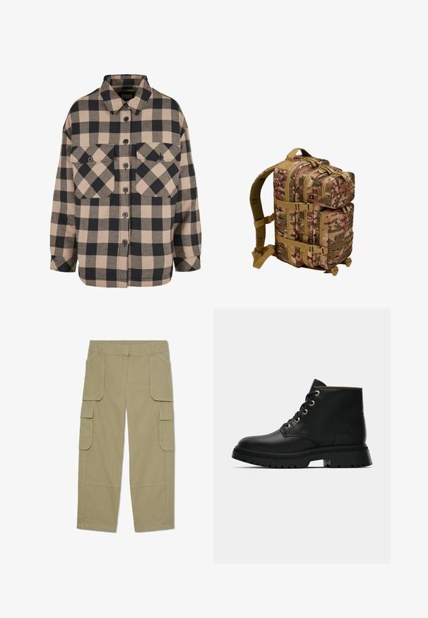 Geruite flanellen shirt in beige en donkergrijs. Heeft een knoopsluiting aan de voorkant, twee borstzakken en een omgeslagen kraag. Losse pasvorm.; Khakikleuren cargobroek met meerdere klepzakken aan de voorkant en zijkanten, rechte pijpen en riemlussen in de taille.; Zwart leren enkelboot met ronde neus, gouden oogjes en textuurzool. Voorzien van een gevoerde kraag en een kenmerkend logo aan de zijkant.; Camouflage rugzak met gestructureerde stof, meerdere ritsvakken, beige bandjes en metalen accenten. Verstelbare, gewatteerde schouderriemen.
