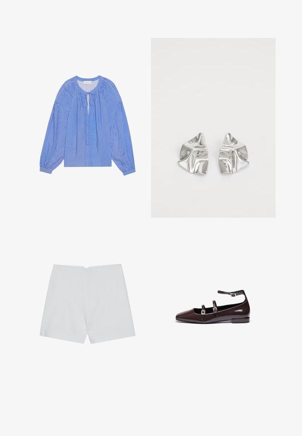 Blå og hvidstribet skjorte med en rynket hals, snor til binding, lange puffærmer og en afslappet pasform.; Hvide shorts med et skræddersyet design, flad front, to sidelommer og en ren kant. Fremstillet af et glat stof uden synlige mønstre.; Brune patentlæder flade sko med spids tå, der har to justerbare stropper og sølvspænder samt en lav, firkantet hæl.; Sølvmetal øreringe med et bølgende, skulpturelt design, der har en poleret overflade og uregelmæssige former, hvilket fremhæver en moderne æstetik.