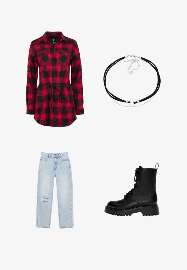 Rød og sort ternet flannel skjorte med lange ærmer, knaplukning foran, to brystlommer og en bundet talje for justerbar pasform.; Lyseblå denimjeans med løs pasform, der har slidte huller ved knæene og subtil falmning over det hele. Standard design med fem lommer.; Sorte snørebånd ankelstøvler lavet af syntetisk læder, med en kraftig sål, trækstrop og fremtrædende syninger.; Elli CHOKER - Halskæder - silberfarben