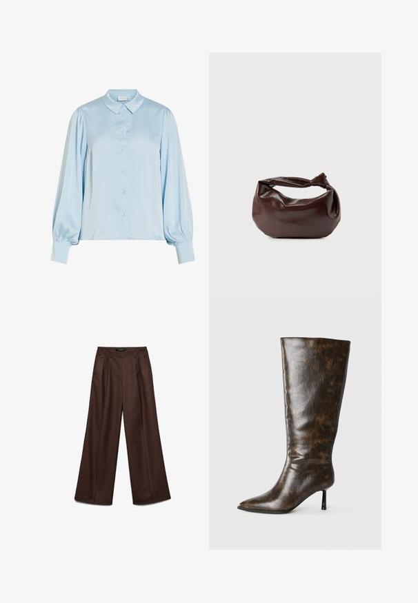 Hellblaue Satinbluse mit langen Ärmeln, Knopfleiste vorne, spitzem Kragen, Puffärmeln und breiten Manschetten.; Hoch taillierte, weit geschnittene braune Hose mit vorderen Falten und seitlichen Taschen, zugeschnitten für eine lockere Passform.; Brauner kniehoher Lederstiefel mit glänzendem Finish, spitz zulaufender Zehenpartie und schlankem, hohem Absatz. Das Material weist ein strukturiertes, rissiges Muster auf.; Dunkelbraune Lederschultertasche mit weicher, lockerer Form und einem gedrehten Knotengriff vor schlichtem weißem Hintergrund.