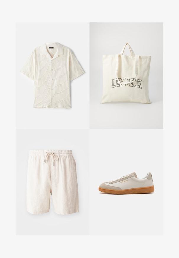 Kortærmet skjorte med knapper i off-white, der har et tekstureret stof med bølgelignende mønstre og en klassisk krave.; Beige linned-shorts med elastisk talje, justerbar snor og sidelommer. Blød tekstur med en afslappet pasform.; Hvide og beige lavtoppede sneakers med gummisål, hvide snørebånd, detaljer i ruskind og guld "Paul Smith" logo på siden.; Canvas tote bag i off-white, med korte håndtag og teksten "LES DEUX" trykt i fede sorte bogstaver. Holdbart, simpelt design.