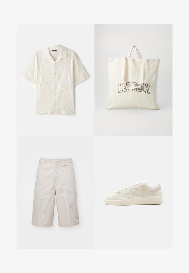 Kortærmet skjorte med knapper i off-white, der har et tekstureret stof med bølgelignende mønstre og en klassisk krave.; Beige bomuldsshorts med lige snit, knælange, med to forlommer og subtile folder for ekstra tekstur.; Hvid lavtop sneaker med snørelukning, tekstureret stofoverdel og tyk gummisål vist fra ydersiden på en ensfarvet baggrund.; Canvas tote bag i off-white, med korte håndtag og teksten "LES DEUX" trykt i fede sorte bogstaver. Holdbart, simpelt design.