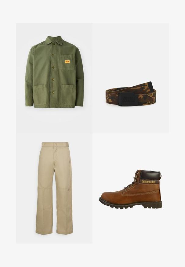 Veste verte olive en coton épais, avec un col pointu, des boutons à l'avant et deux grandes poches plaquées. Comprend un petit patch avec un logo.; Pantalons larges beiges en tissu résistant, dotés d'une taille haute, de coutures visibles et d'un petit logo sur le côté.; Botte de travail en cuir marron avec une tige haute, semelle robuste, œillets métalliques et un col rembourré marron foncé. Présente la marque "Caterpillar".; Ceinture en tissu camouflage dans des teintes de marron et de vert, dotée d'une boucle noire avec le logo "URBAN CLASSICS" et une finition texturée.