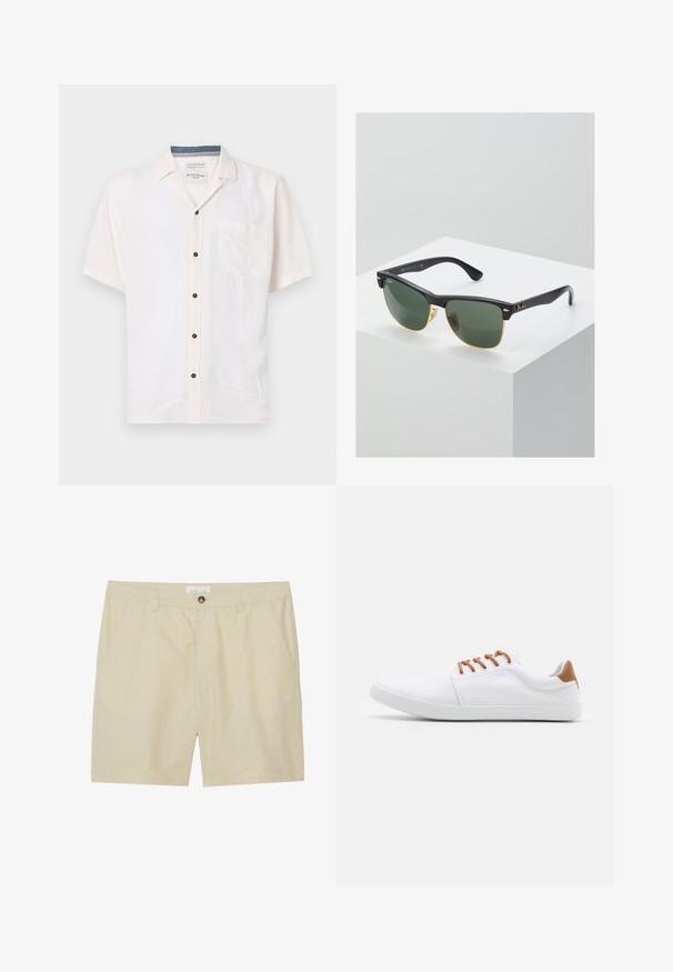 Kurzarmliges Hemd aus leichtem Stoff in Elfenbein, mit einer Brusttasche und schwarzen Knöpfen über die vordere Blende.; Beige Shorts aus leichtem Stoff, mit flachem Bund, Seitentaschen und einem einzigen Knopfverschluss am Bund.; Weiße Leinenschuhe mit braunen Akzenten, flachen Schnürsenkeln, niedriger Silhouette und einer strukturierten Gummisohle.; Ray-Ban Sonnenbrillen mit grünen Gläsern, schwarzen Kunststoffrahmen und goldenen Akzenten an den Rändern. Quadratische Form mit matter Oberfläche.